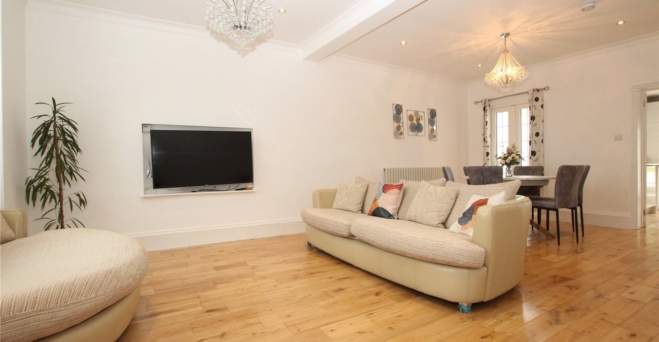 3 bedroom house for sale in Plumstead Common | Robinson Jackson