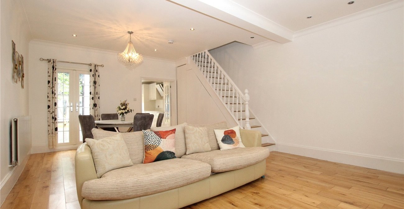 3 bedroom house for sale in Plumstead Common | Robinson Jackson