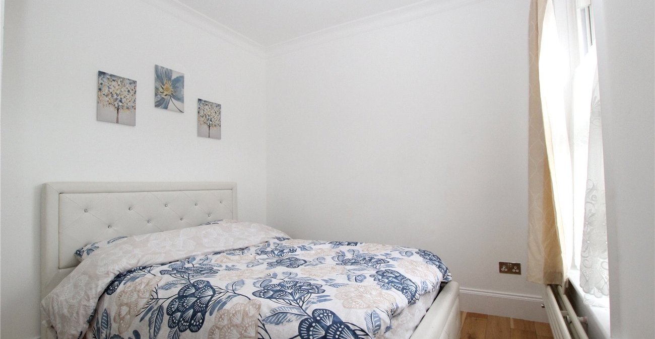 3 bedroom house for sale in Plumstead Common | Robinson Jackson