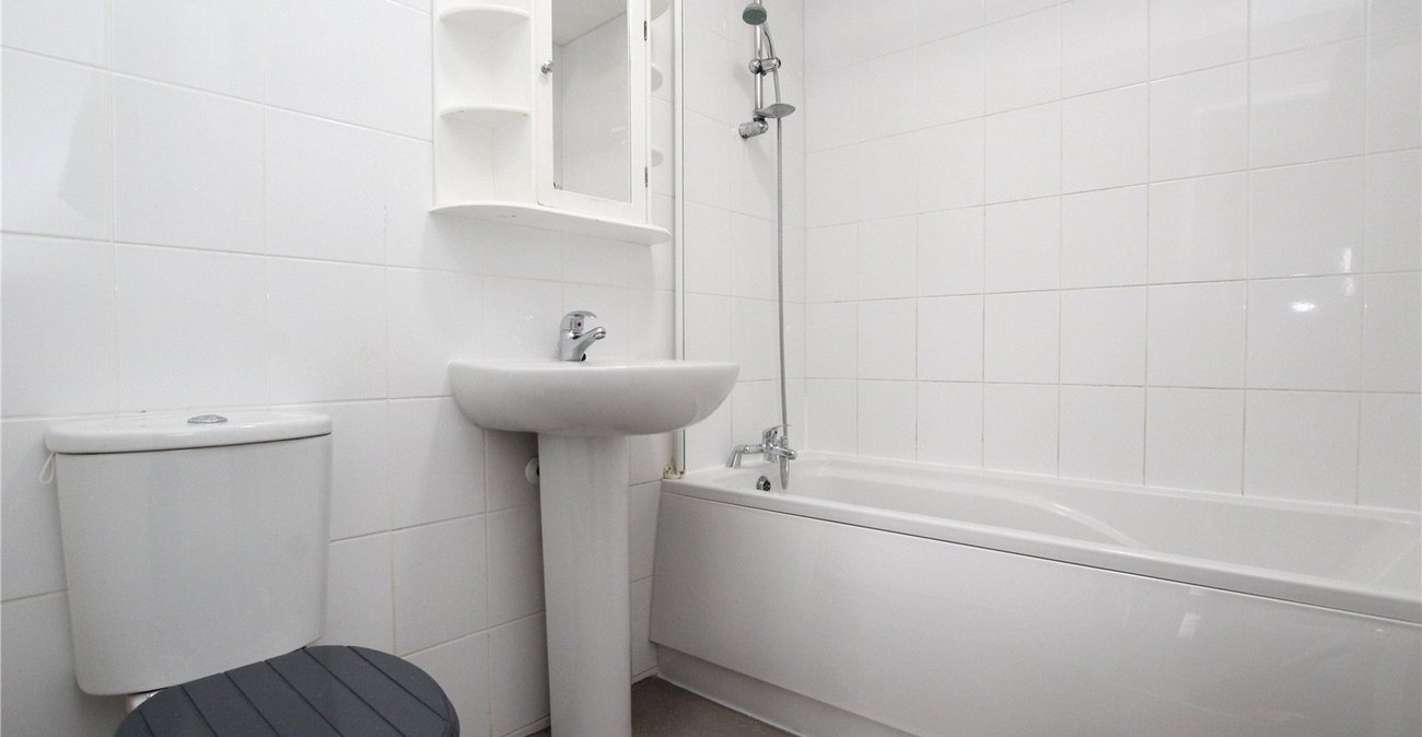 2 bedroom property for sale in Thamesmead | Robinson Jackson