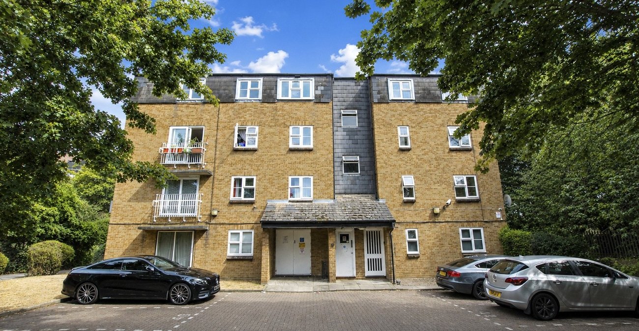 2 bedroom property for sale in Thamesmead | Robinson Jackson