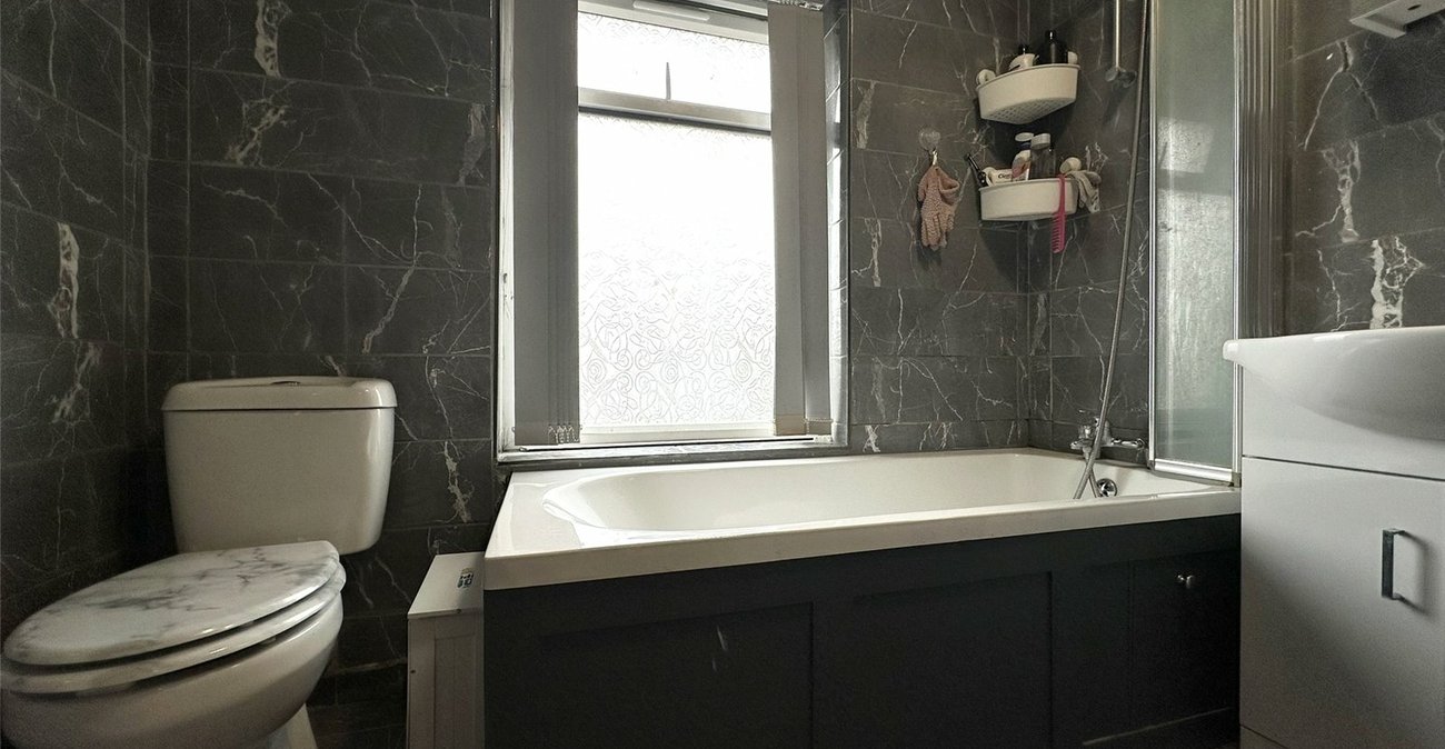 3 bedroom house for sale in Swanscombe | Robinson Jackson