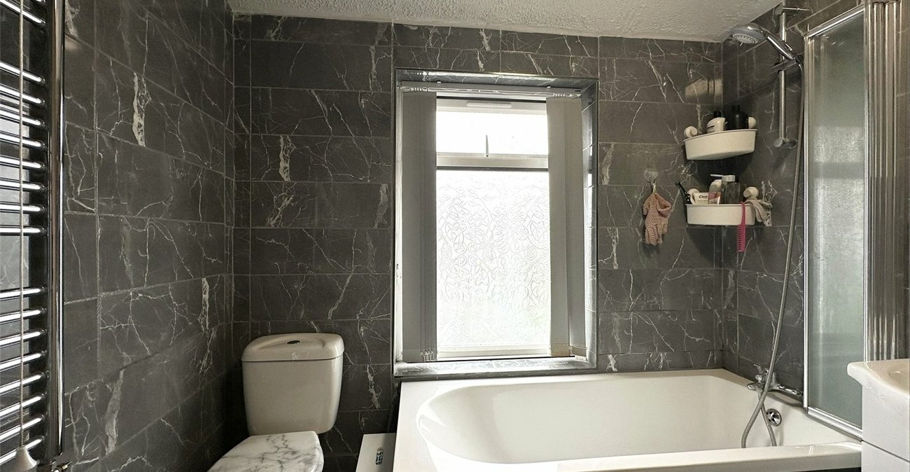 3 bedroom house for sale in Swanscombe | Robinson Jackson