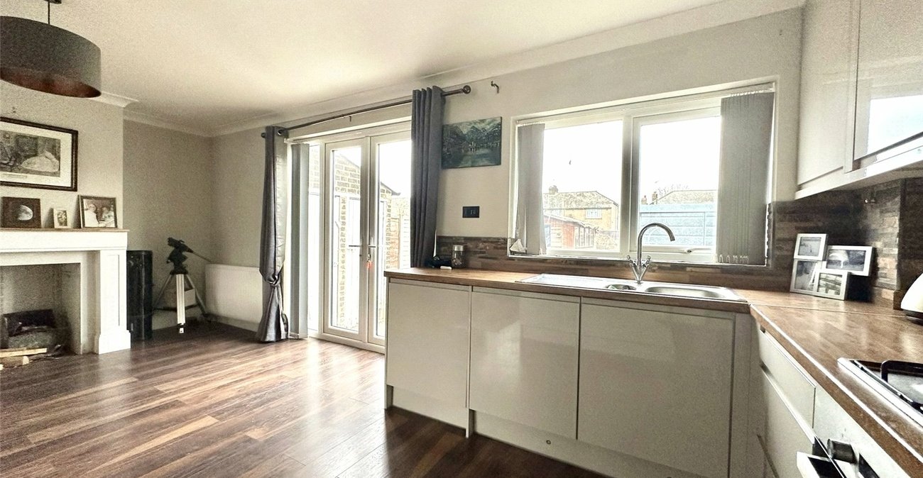 3 bedroom house for sale in Swanscombe | Robinson Jackson