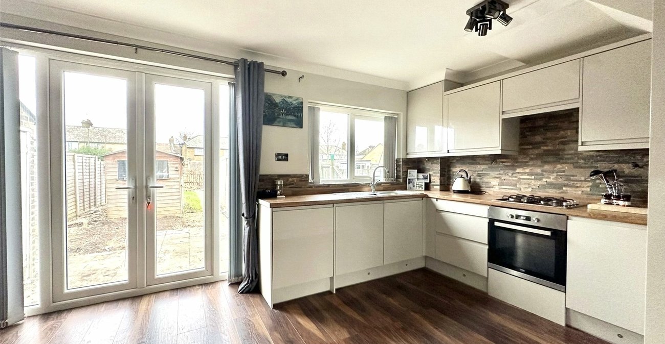 3 bedroom house for sale in Swanscombe | Robinson Jackson