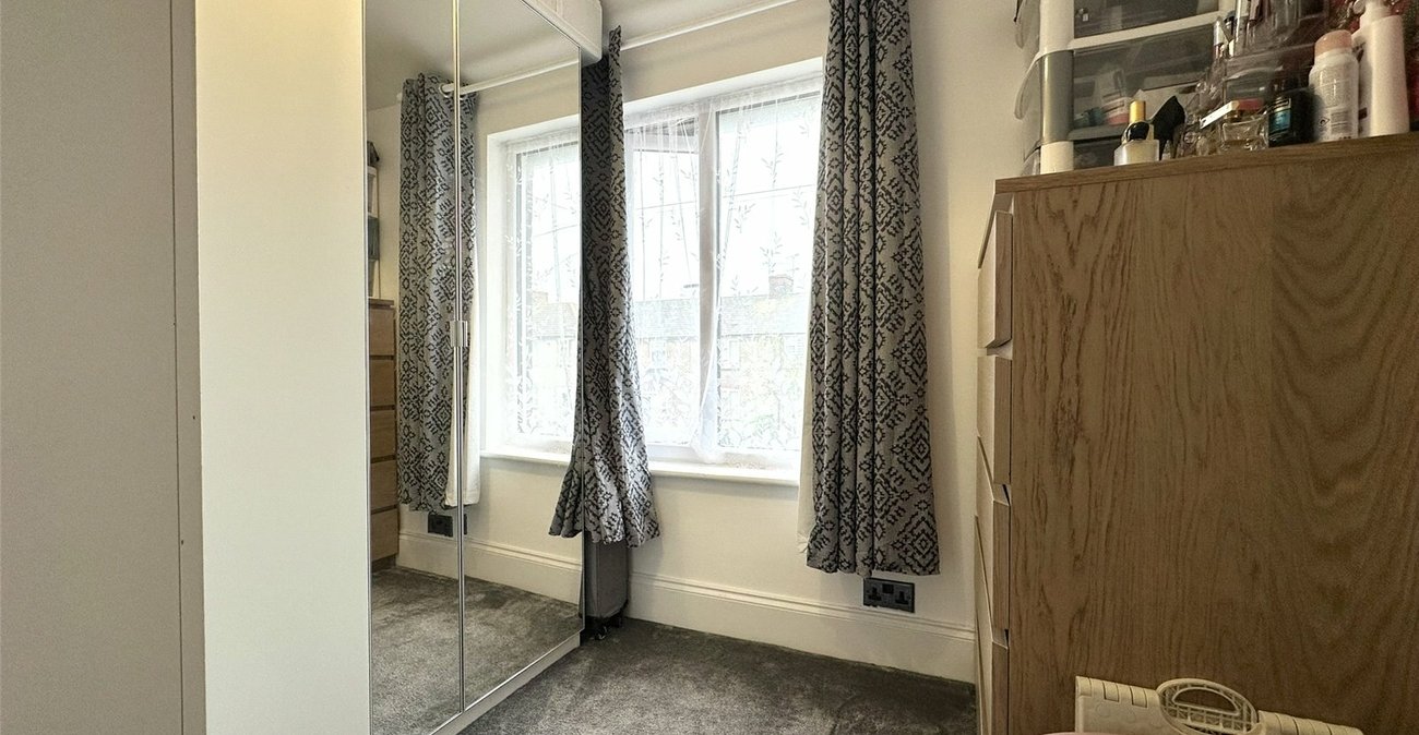 3 bedroom house for sale in Swanscombe | Robinson Jackson