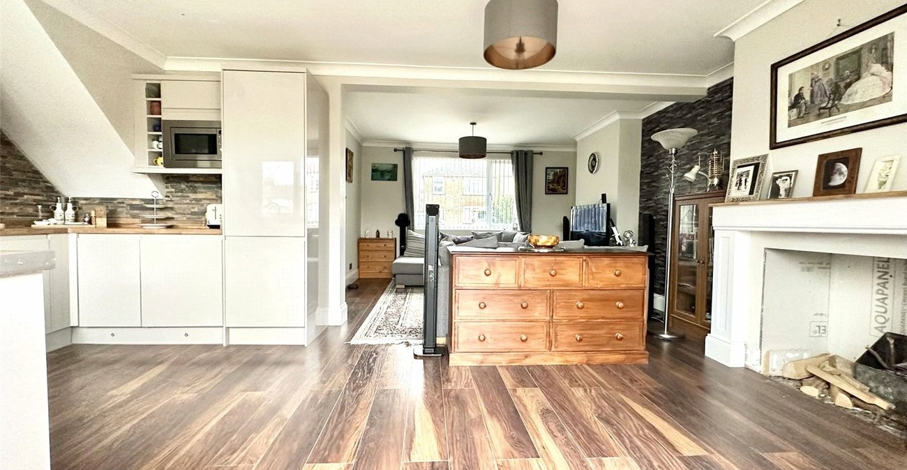 3 bedroom house for sale in Swanscombe | Robinson Jackson