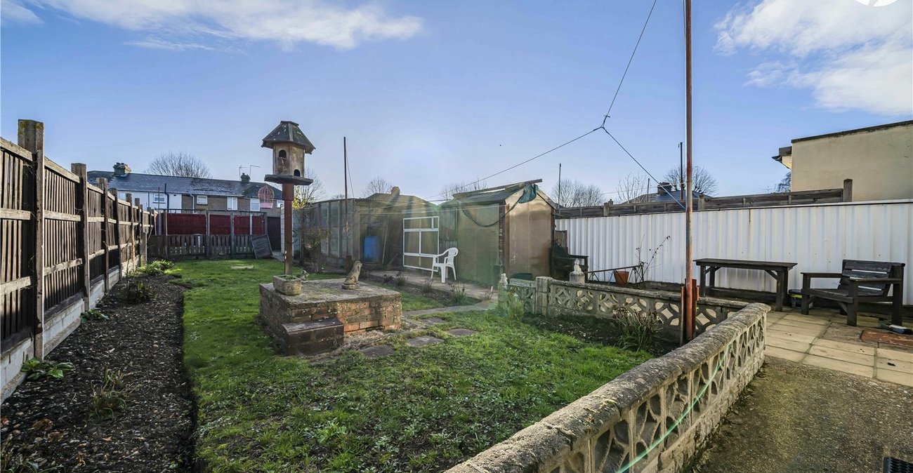 3 bedroom house for sale in Swanscombe | Robinson Jackson