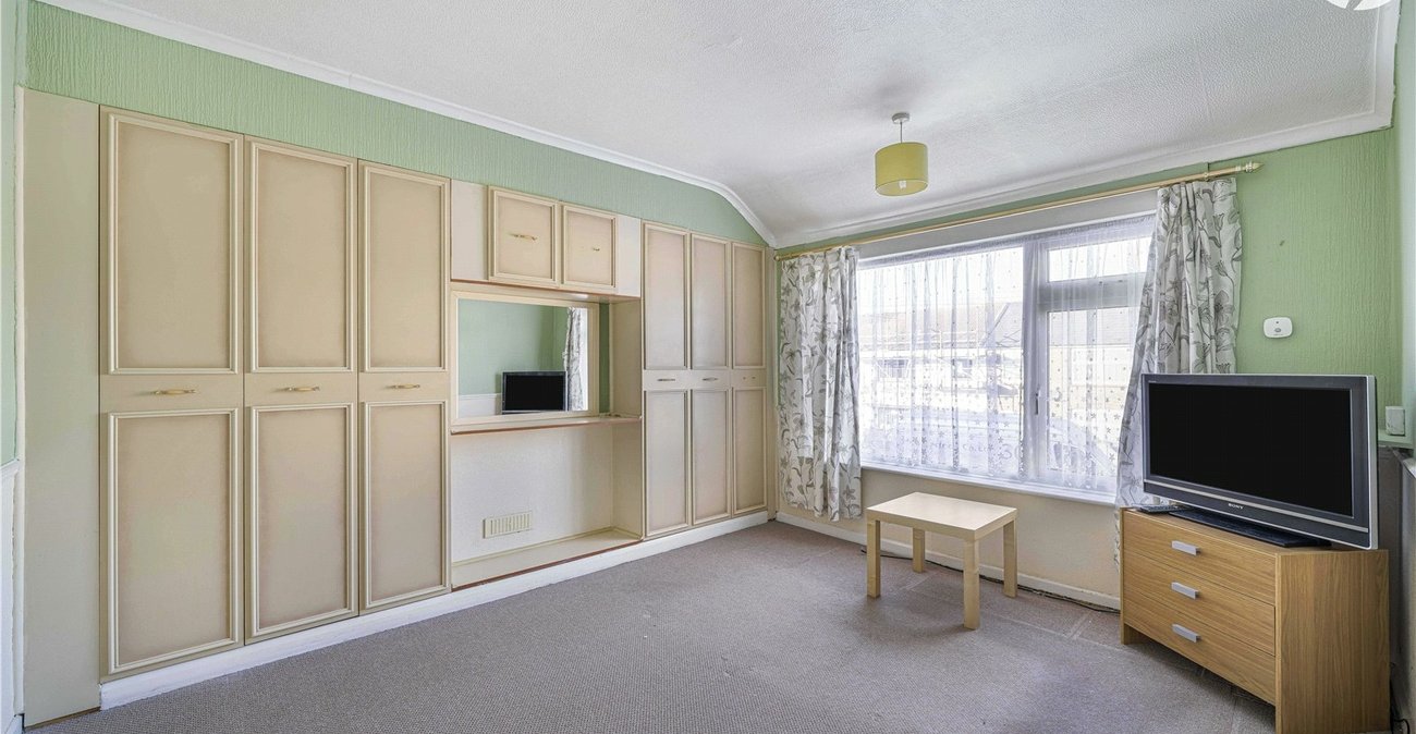 3 bedroom house for sale in Swanscombe | Robinson Jackson