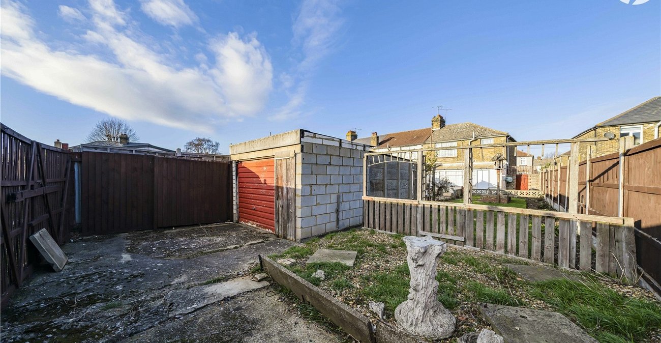 3 bedroom house for sale in Swanscombe | Robinson Jackson