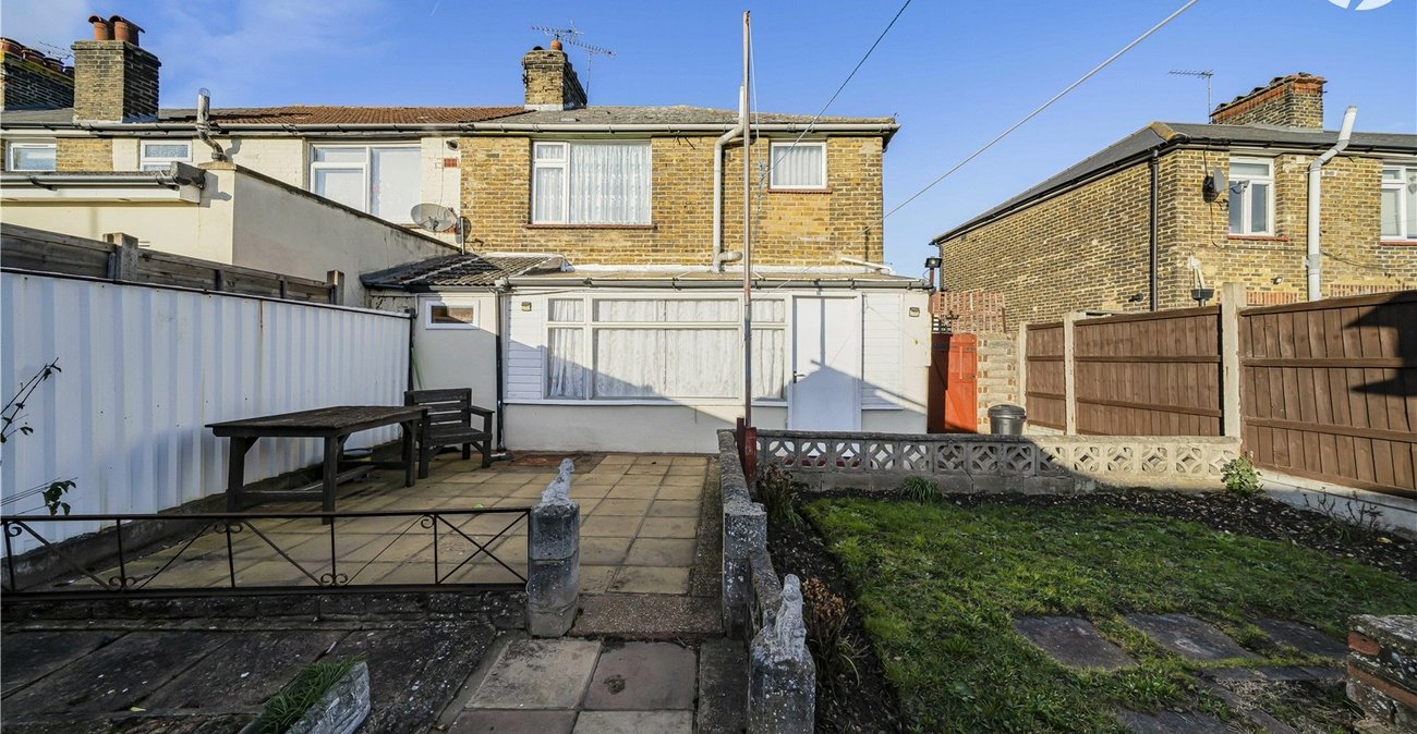 3 bedroom house for sale in Swanscombe | Robinson Jackson