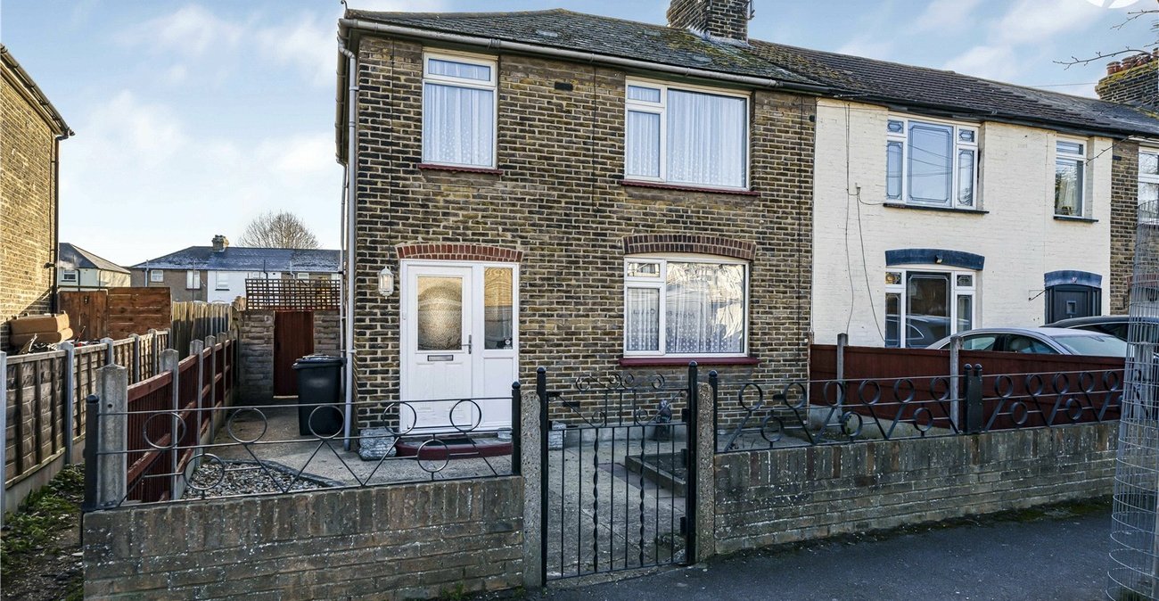 3 bedroom house for sale in Swanscombe | Robinson Jackson