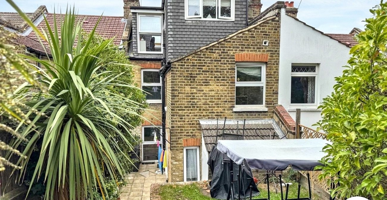 5 bedroom house for sale in London | Robinson Jackson