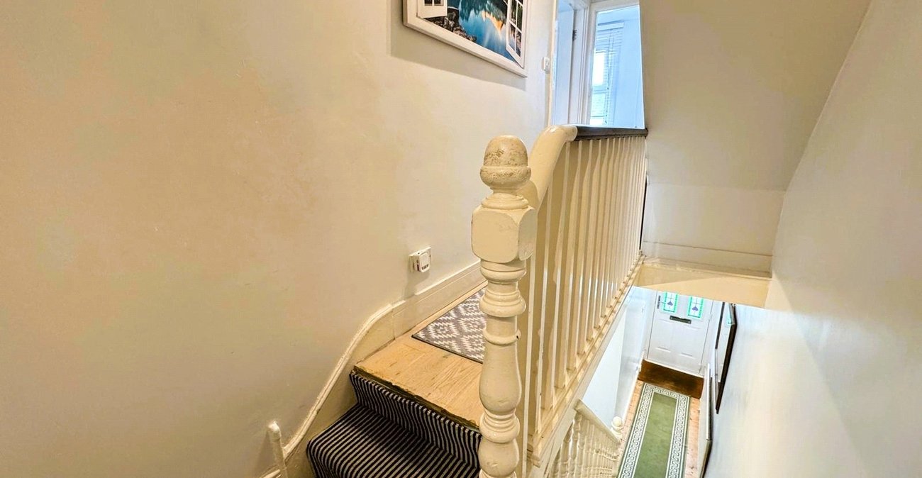 5 bedroom house for sale in London | Robinson Jackson