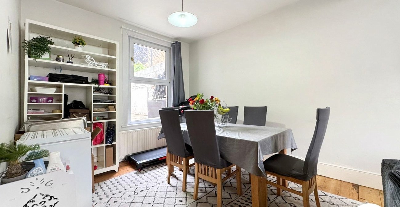 5 bedroom house for sale in London | Robinson Jackson