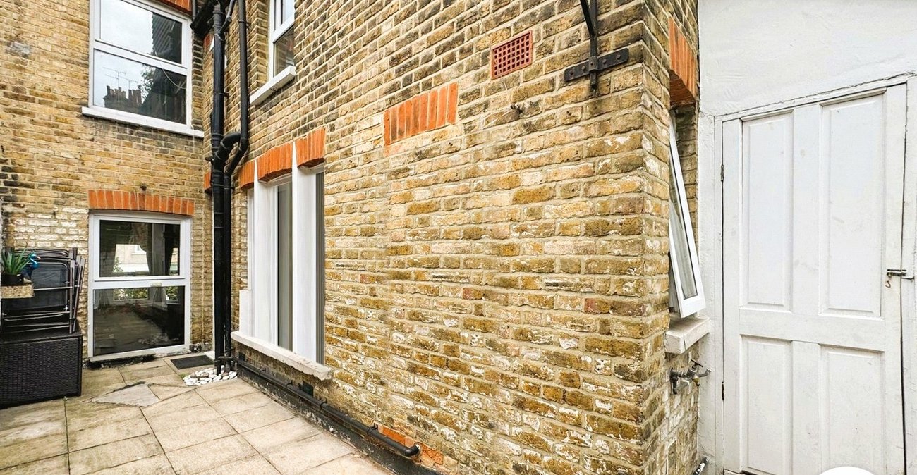 5 bedroom house for sale in London | Robinson Jackson