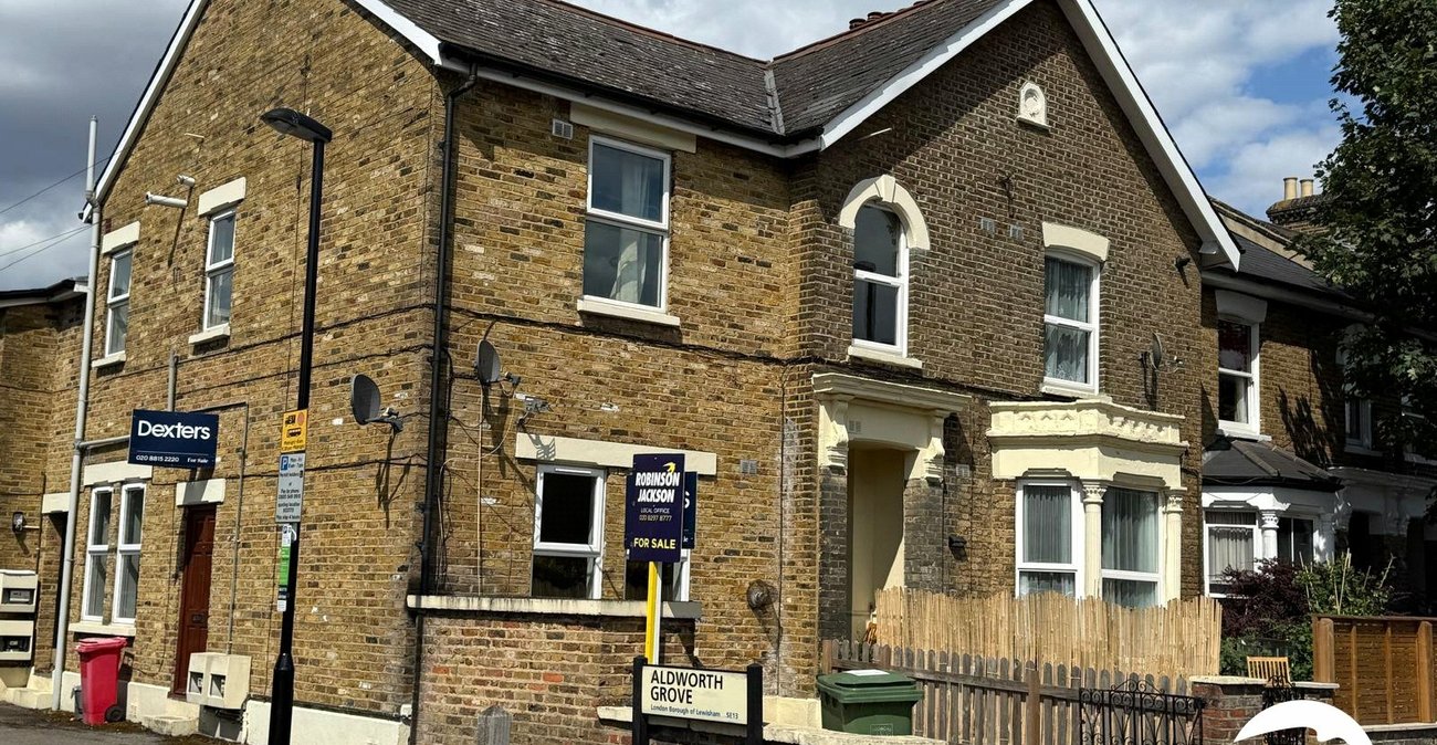 2 bedroom property for sale in London | Robinson Jackson