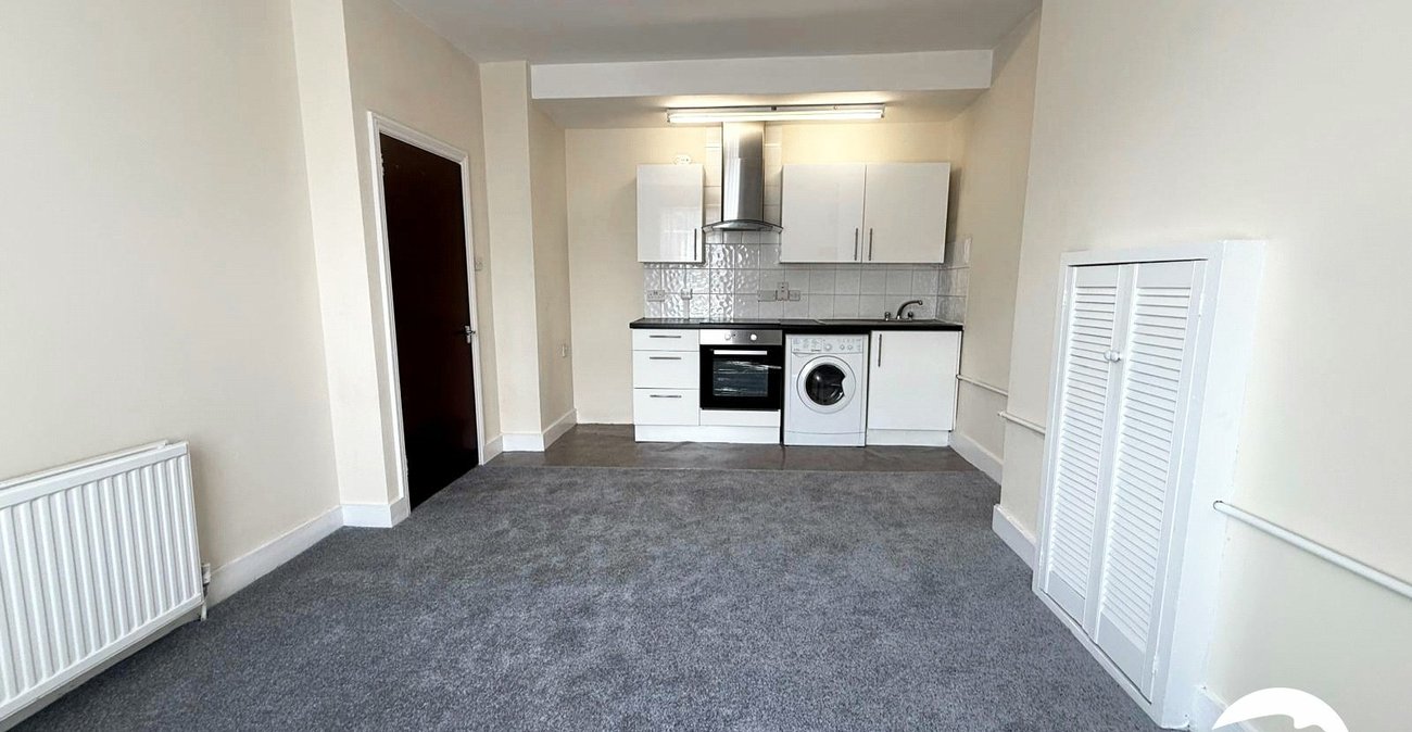2 bedroom property for sale in London | Robinson Jackson