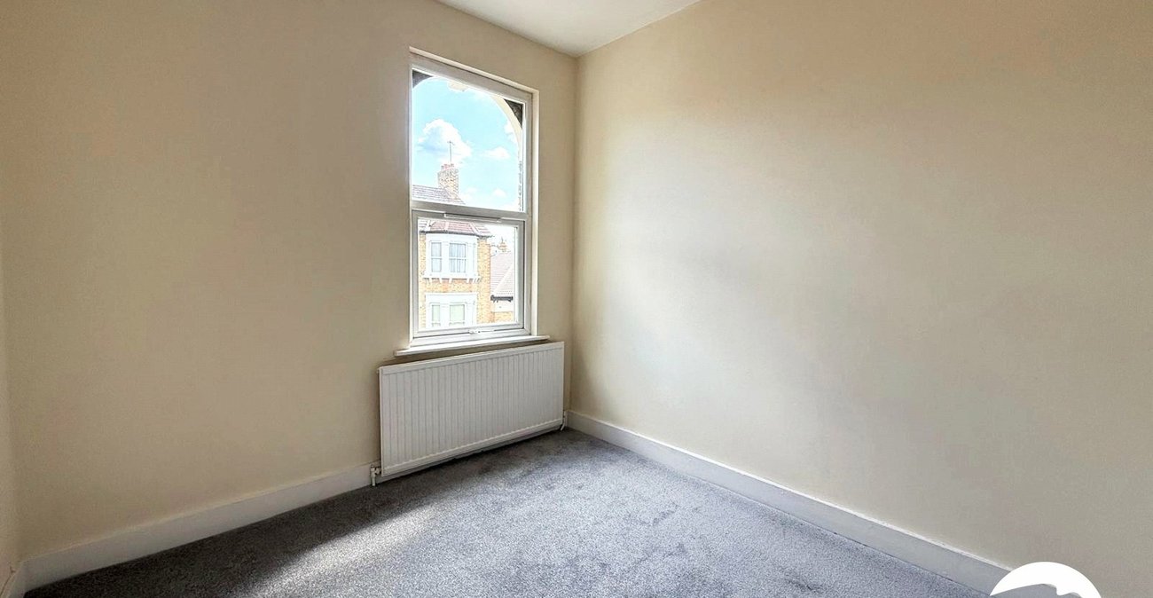 2 bedroom property for sale in London | Robinson Jackson