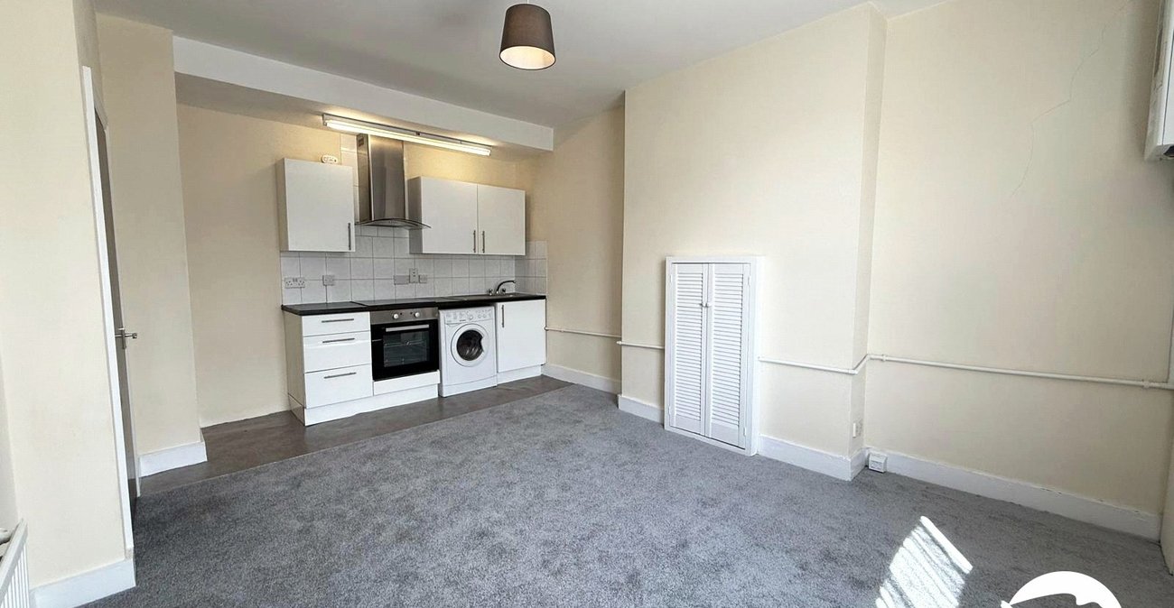 2 bedroom property for sale in London | Robinson Jackson