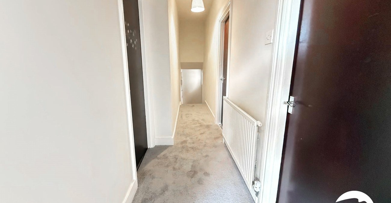 2 bedroom property for sale in London | Robinson Jackson