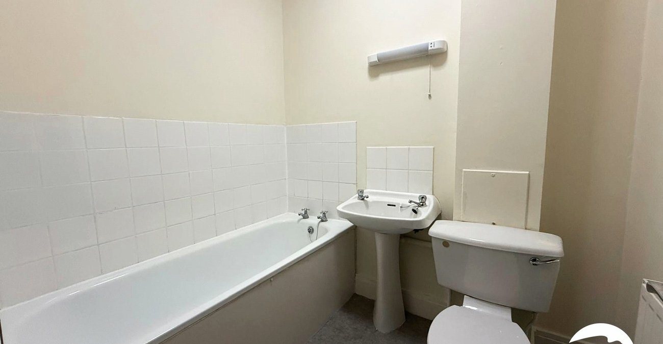 2 bedroom property for sale in London | Robinson Jackson