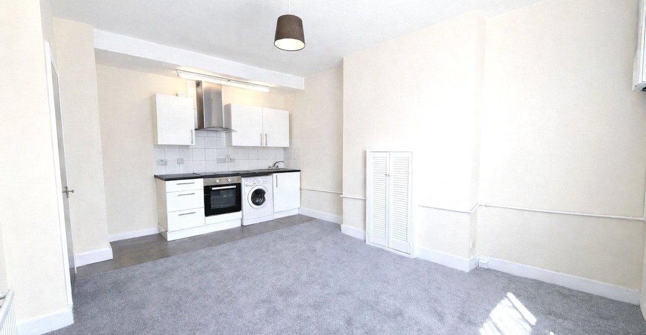 2 bedroom property for sale in London | Robinson Jackson
