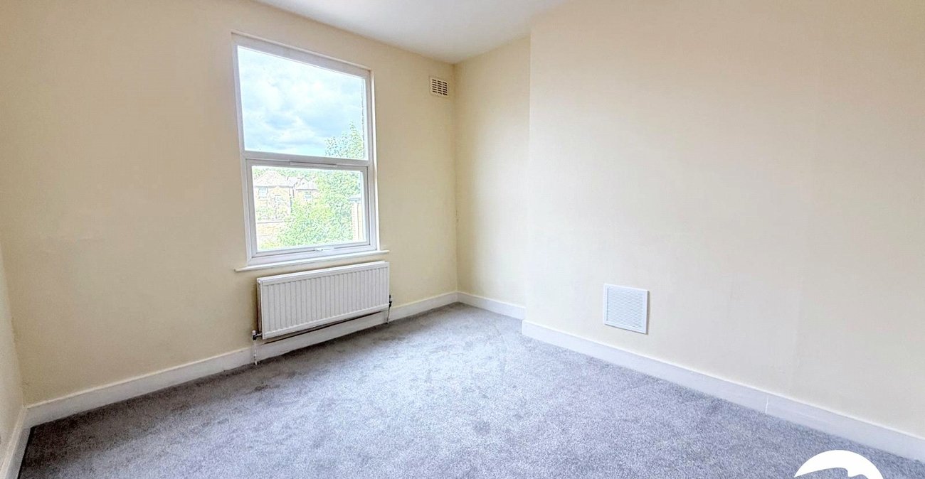 2 bedroom property for sale in London | Robinson Jackson