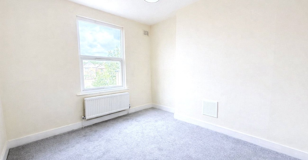 2 bedroom property for sale in London | Robinson Jackson