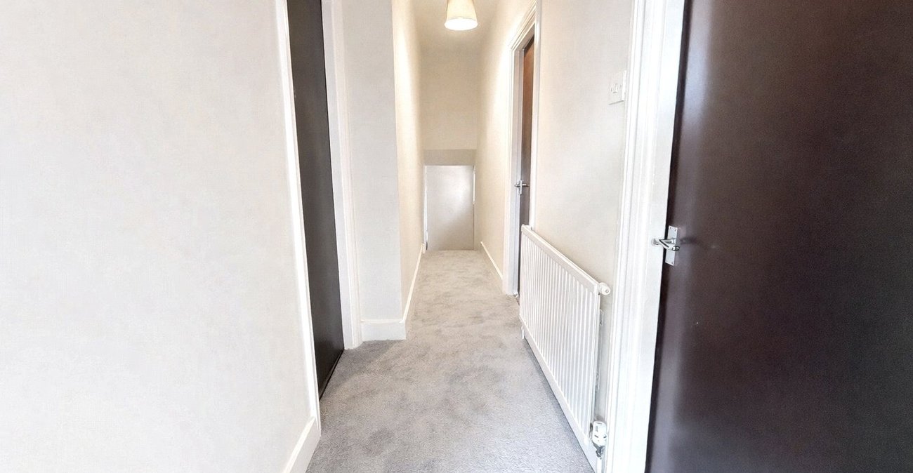 2 bedroom property for sale in London | Robinson Jackson