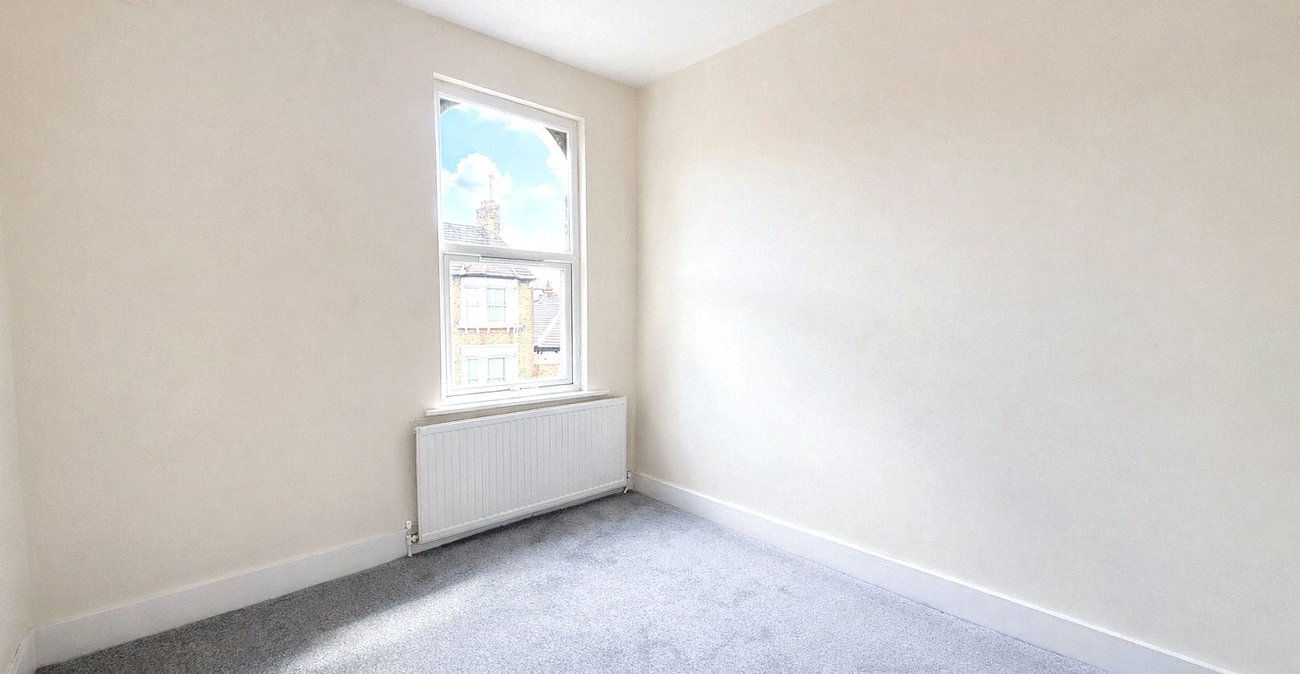 2 bedroom property for sale in London | Robinson Jackson