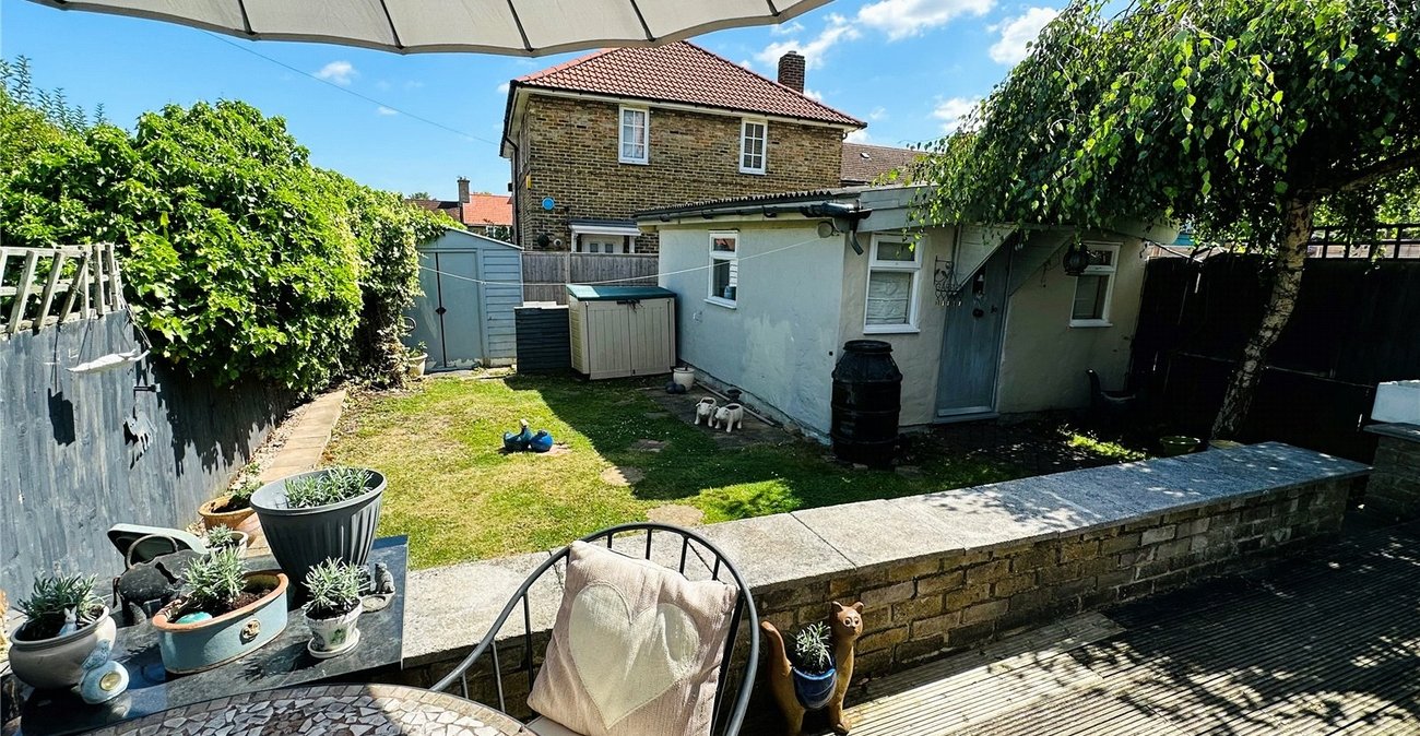 2 bedroom house for sale in Bromley | Robinson Jackson