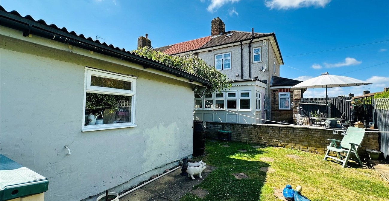 2 bedroom house for sale in Bromley | Robinson Jackson