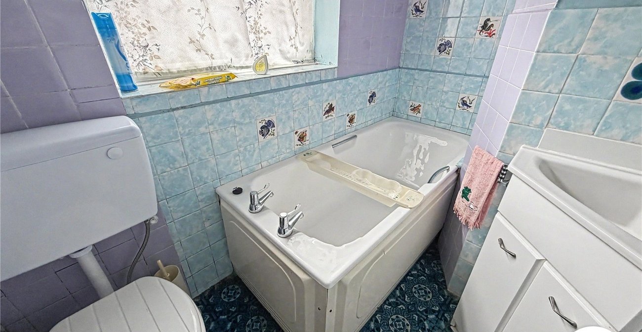 2 bedroom property for sale in Rochester | Robinson Michael & Jackson