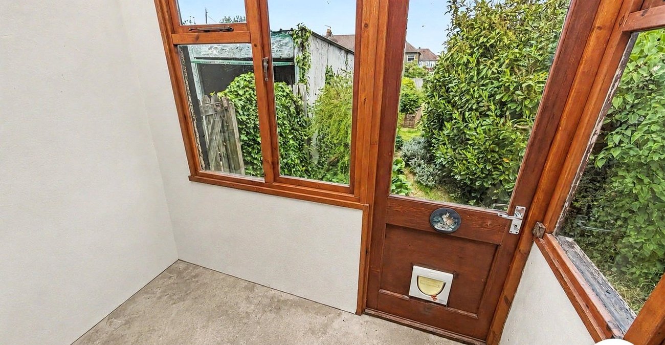 2 bedroom property for sale in Rochester | Robinson Michael & Jackson