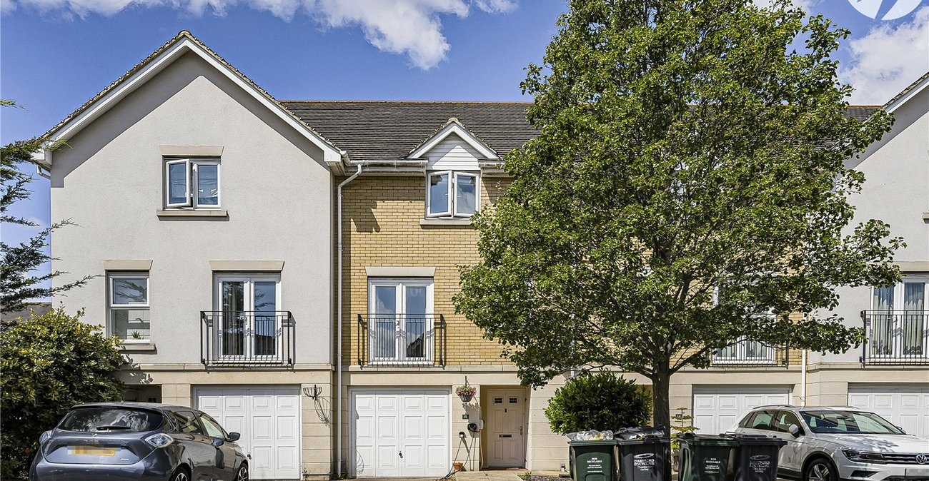 3 bedroom house for sale in West Dartford | Robinson Jackson