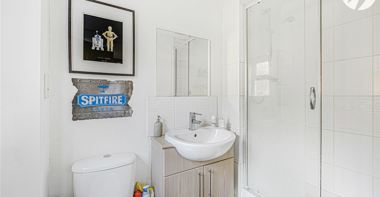 3 bedroom house for sale in West Dartford | Robinson Jackson