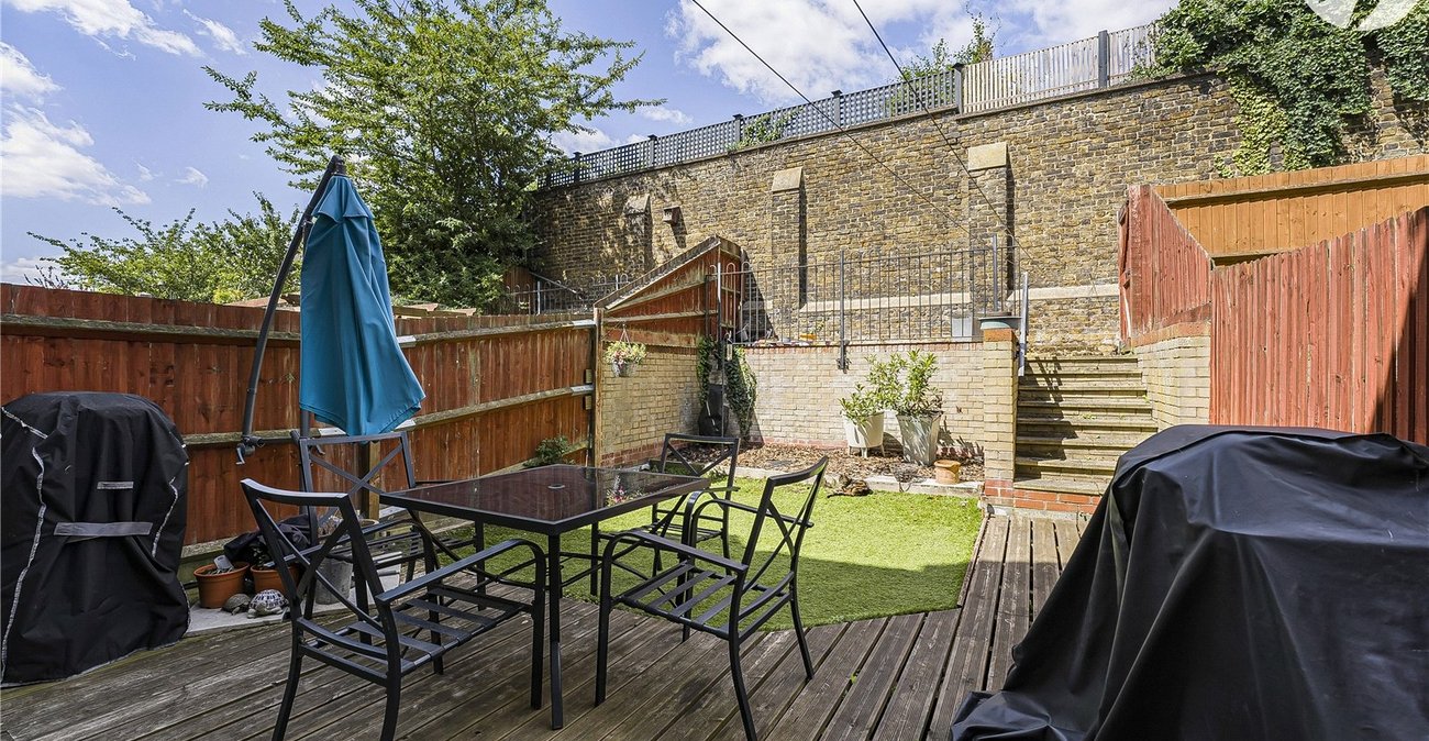 3 bedroom house for sale in West Dartford | Robinson Jackson