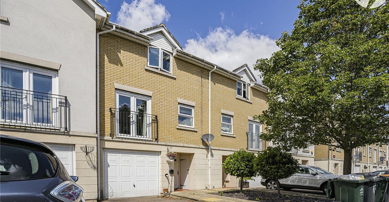 3 bedroom house for sale in West Dartford | Robinson Jackson