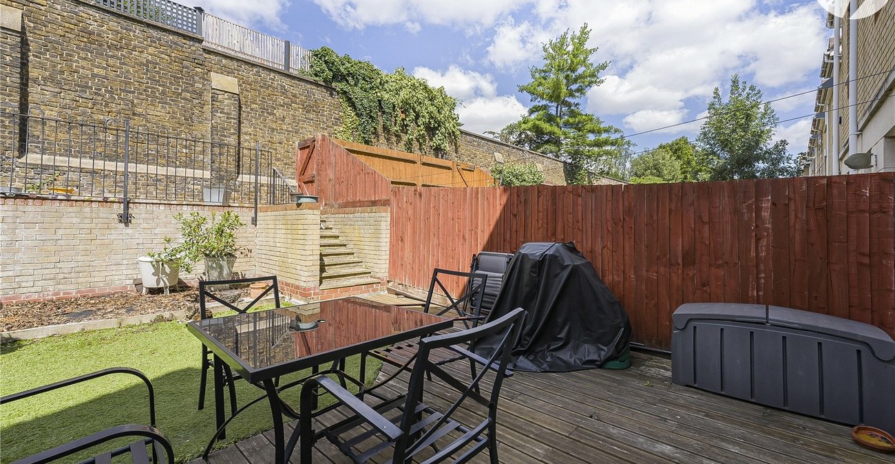 3 bedroom house for sale in West Dartford | Robinson Jackson