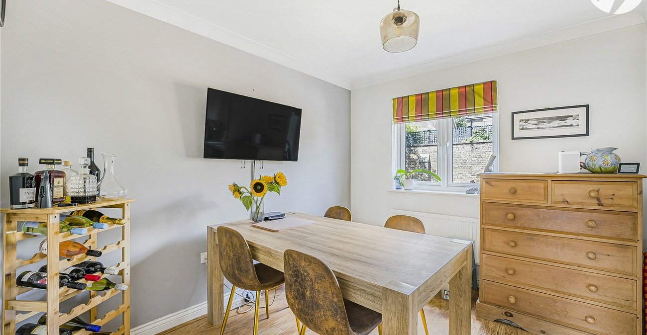 3 bedroom house for sale in West Dartford | Robinson Jackson