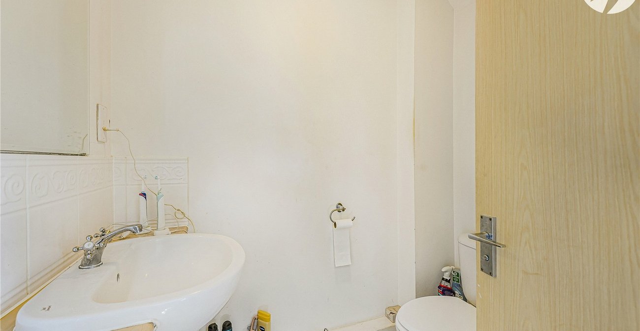 3 bedroom house for sale in West Dartford | Robinson Jackson