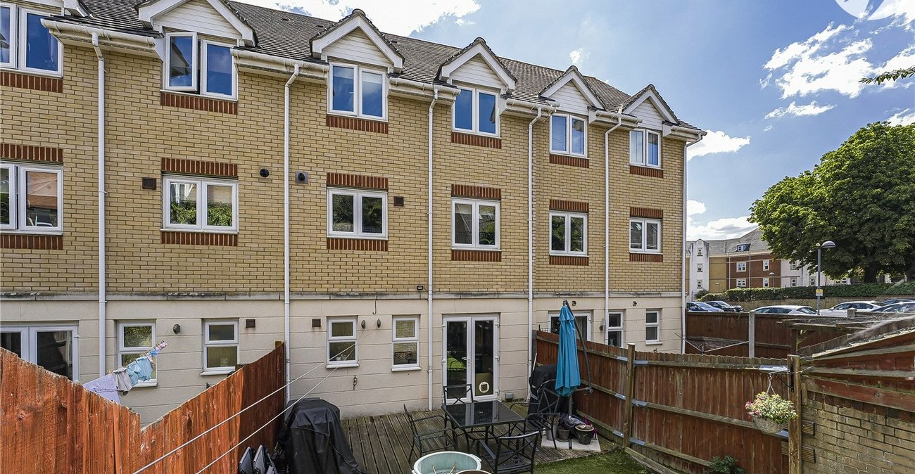 3 bedroom house for sale in West Dartford | Robinson Jackson