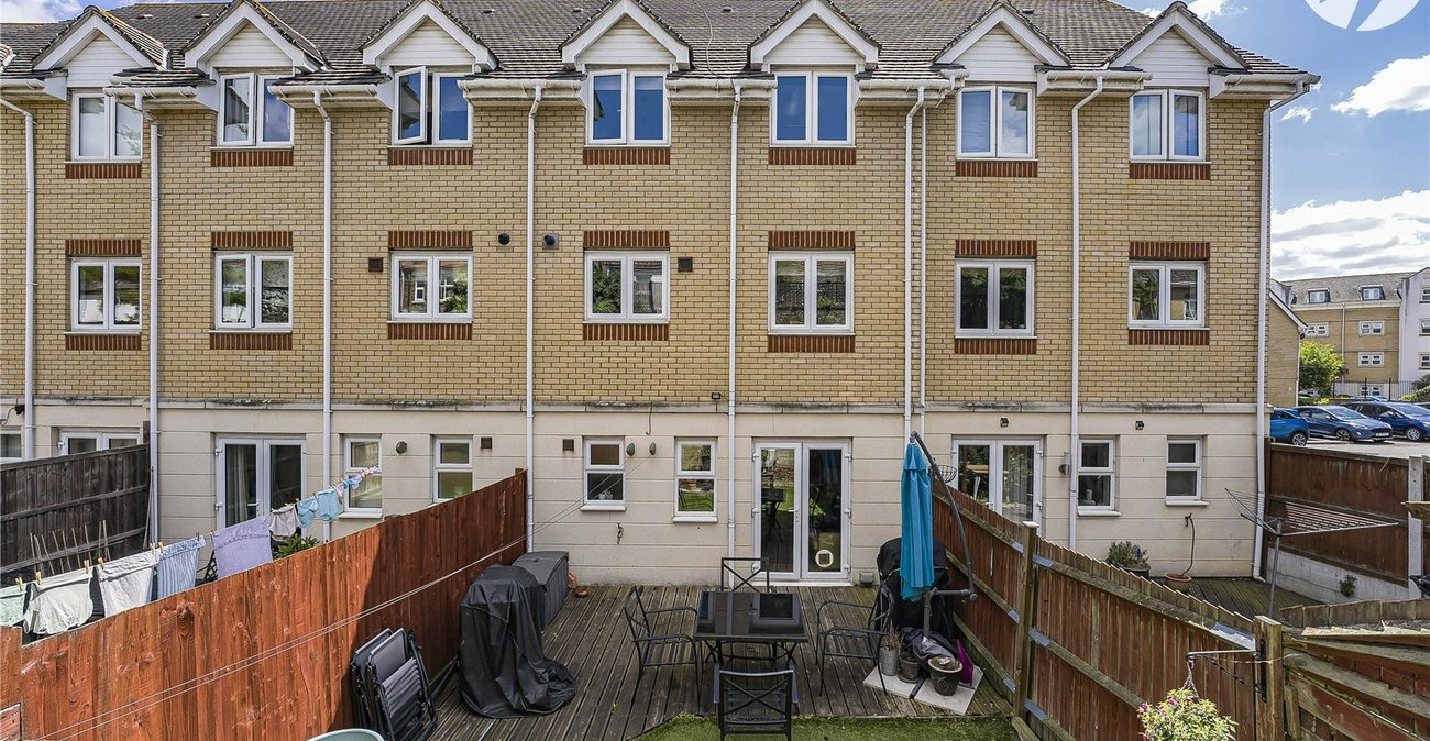 3 bedroom house for sale in West Dartford | Robinson Jackson