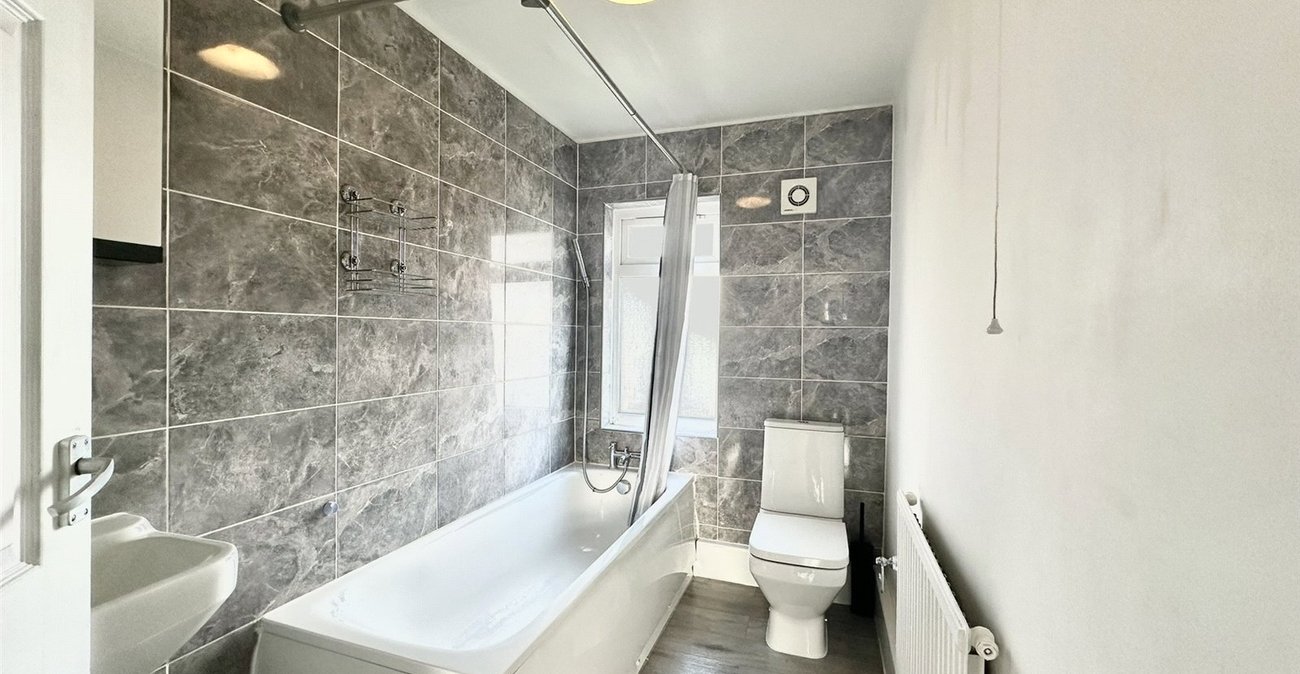 2 bedroom property for sale in Swanscombe | Robinson Jackson