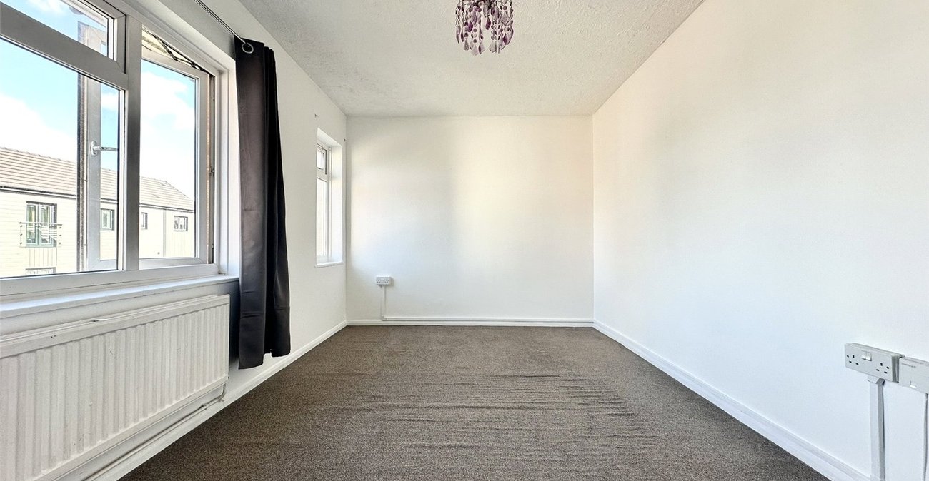2 bedroom property for sale in Swanscombe | Robinson Jackson