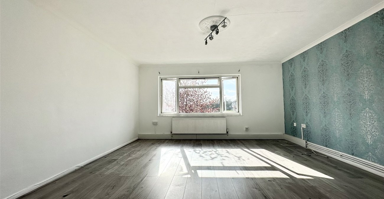 2 bedroom property for sale in Swanscombe | Robinson Jackson