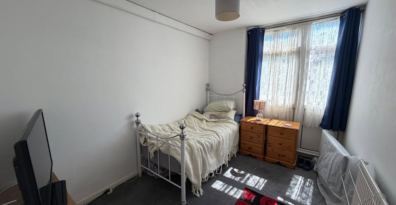 2 bedroom property for sale in Plumstead | Robinson Jackson