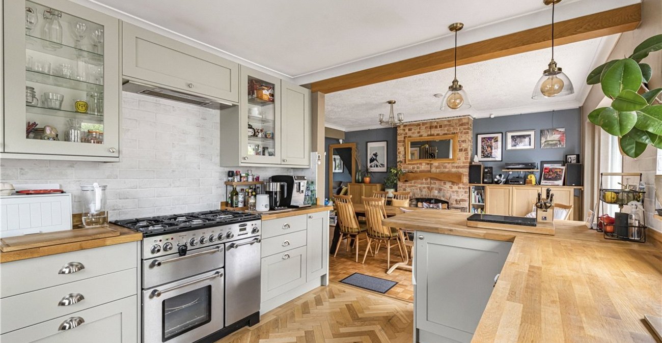 4 bedroom bungalow for sale in Orpington | Robinson Jackson