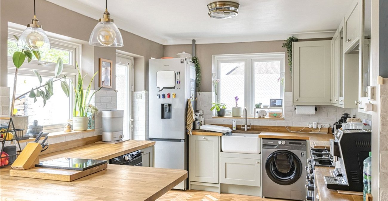 4 bedroom bungalow for sale in Orpington | Robinson Jackson